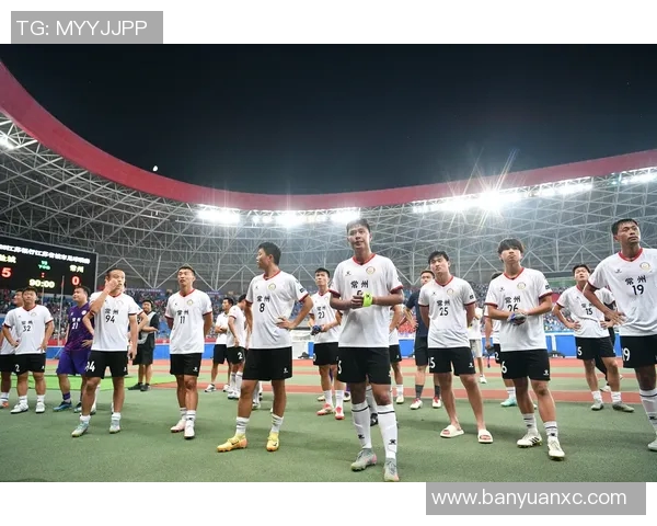 足球球星穿白袜还是黑袜 谁更能体现个人风格与比赛态度